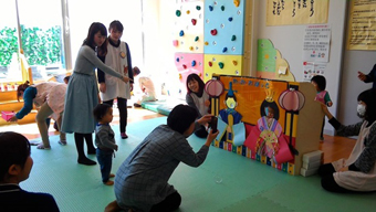 おひなさまづくりのイベントの様子
