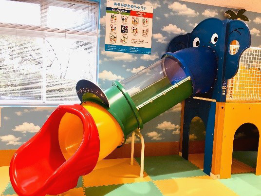 ポップな複合遊具