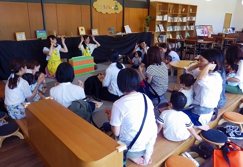 おはなし会ピヨピヨの様子